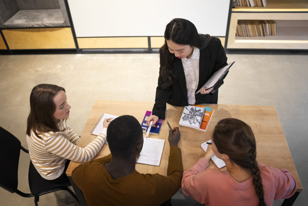 Solução Completa para Escolas: Do Agendamento de Reuniões à Gestão de Matrículas