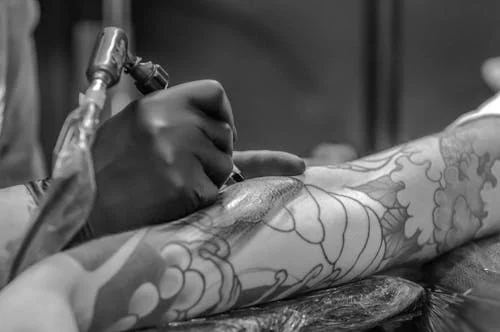 Sessões de tatuagem